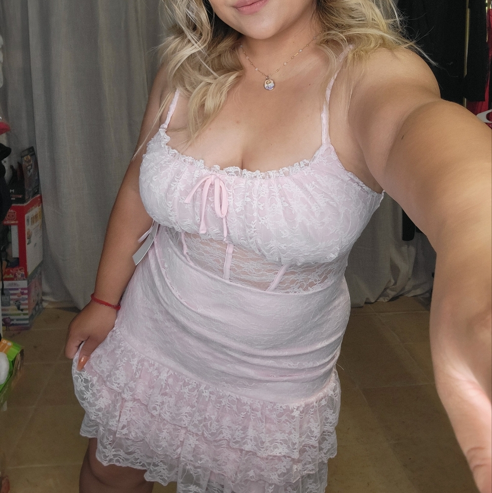 Elegant Pink Lace Chemise
